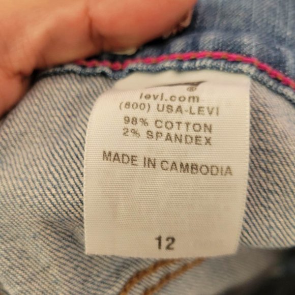 Levi's denim shorts - Picture 2 of 5